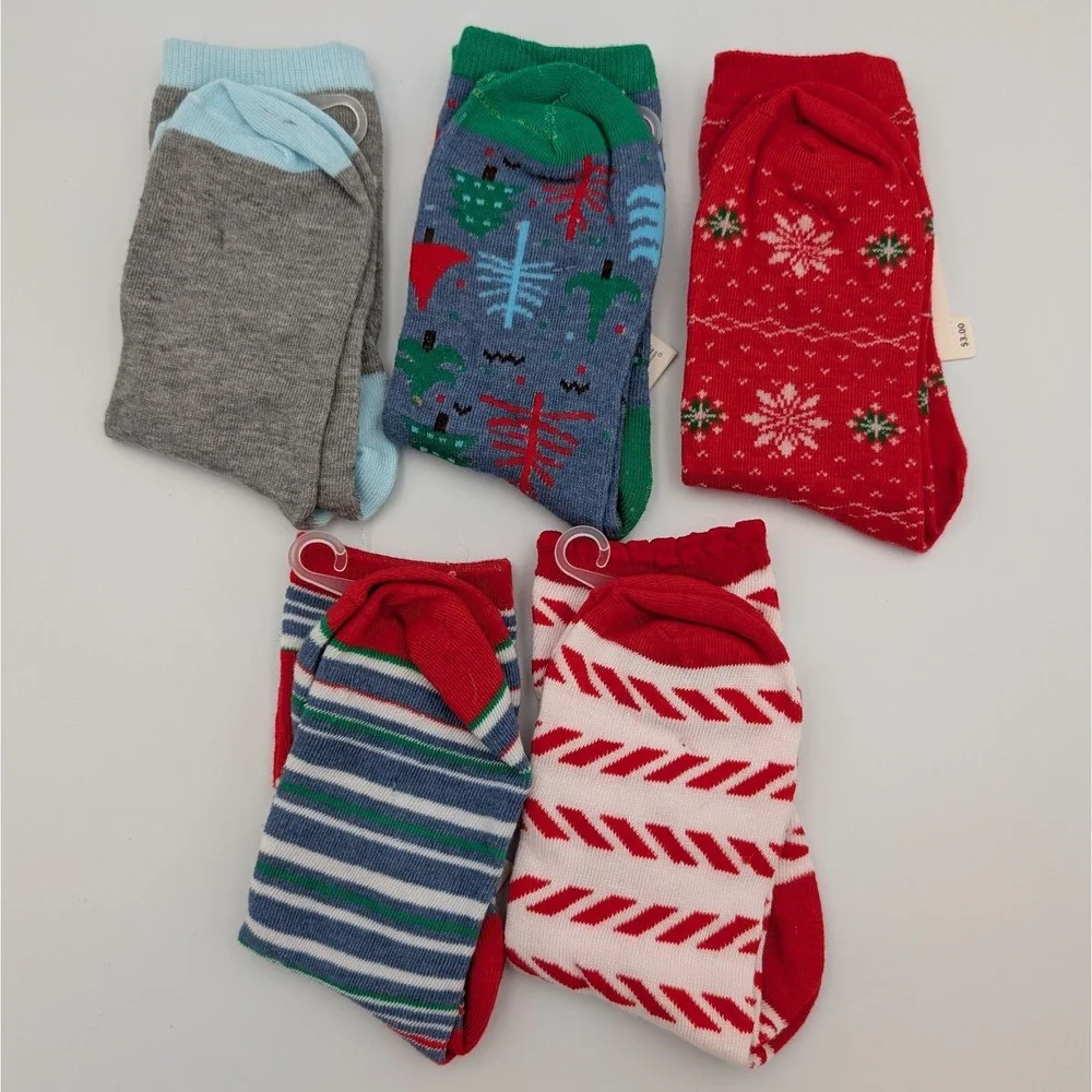 NWT Lot of 5 Ladies Holiday/Christmas Crew Socks Penguins Trees Snowflakes